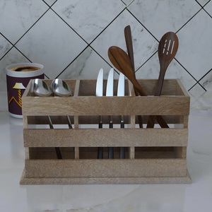 Soporte de utensilios de madera rústica con divisores Organizador de cocina elegante y funcional para tenedores Cuchillos y cucharas - Product Image 1