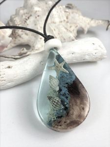 2024 venta al por mayor creativo hecho a mano Ángel cielo azul nubes resina luminosa collar impermeable para mujeres - Product Image 5