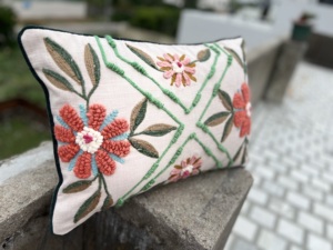 Taies d'oreiller décoratives durables brodées de fleurs écologiques sans azo au meilleur prix pour le salon - Product Image 2