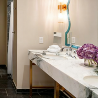 Socles de meuble-lavabo en métal doré luxueux pour plan de travail de salle de bain en pierre haut de gamme, système de pieds sur mesure, table îlot double vasque robuste