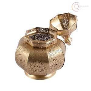 Portavelas de Metal de Lujo para Decoración Festiva y Ramadán |   Impermeable y duradero, crea un ambiente acogedor de luz de velas. - Product Image 5
