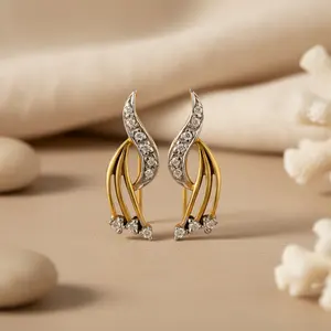 Boucles d'oreilles élégantes en plaqué or avec diamants, cadeau idéal pour une collection de bijoux raffinée - Product Image 2
