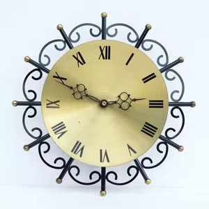 Meilleure horloge murale décorative en cristal noir faite à la main, parfaite pour un décor rustique ou de ferme - Product Image 2