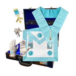 Ensemble de Regalia Maçonnique pour Maîtres Artisans Maçons : Tablier, Collier, Bijou de Poitrine Doré et Gants - Product Image 1