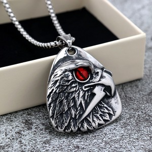 Collier pendentif unisexe en acier inoxydable style rétro européen et américain, avec aigle gravé d'un côté et pierre précieuse, chaînes tendance, cadeau - Product Image 1