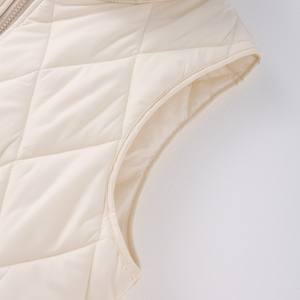 Jaqueta Básica de Inverno Feminina Curta com Gola Alta e Revestimento em Poliéster Leve para Fornecimento por Atacado - Product Image 6