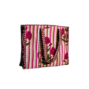 Sac fourre-tout matelassé à rayures florales rose-Artisan & Trendy Carryall - Product Image 4