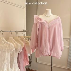 Blusa OEM Rosa de Gasa con Cuello en V y Manga Larga con Lazo para Mujer - Product Image 6