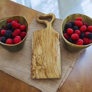 Planche à découper rectangulaire en bois d'acacia avec poignée - Product Image 2