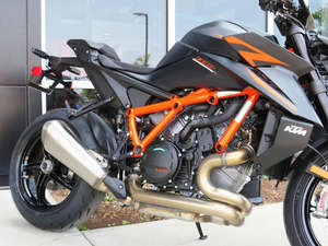 Offre Annuelle 2025 : Nouvelles Motos KTM 1390 Super Duke R EVO - Product Image 4