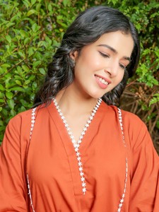 Ropa de verano para mujer, conjunto de Kurta y Pantalón de algodón marrón Lava fundido, elegante, cómodo, versátil, perfecto, ropa de oficina, ropa Regular - Product Image 3