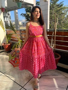 Femmes élégantes robe midi à imprimé floral rose robe élégante longue sirène tenue mince été plage vacances robe de décoration en dentelle - Product Image 5