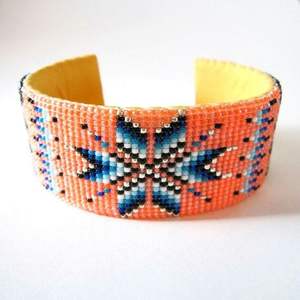 Bijoux ethniques Bracelet manchette broderie perlée Belles perles de rocaille Bracelet manchette broderie Design - Product Image 1