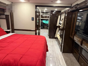 Meilleur camping-car R-E-N-E-G-A-D-E d'occasion en excellent état, modèle XL X45BBC 2021, haute performance, disponible à la vente - Product Image 3