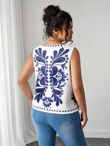 Trending Handmade Suzani Embroidery <b>Velvet</b> Winter Jacket Women Short Suzani Jacket Free Size Short <b>Quilted</b> Jacket - Product Image 3