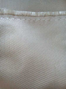 <span class=keywords><strong>Tissu</strong></span> en fibre de verre tissée ECR 300g/m, <span class=keywords><strong>tissu</strong></span> FRP enduit de silicone <span class=keywords><strong>pour</strong></span> la découpe de bateaux ou les applications occultantes - Product Image 4