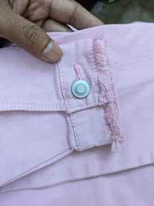 Veste en jean col en V vintage OEM pour femmes Tissu tissé Logo brodé Motif imprimé décontracté Longueur courte Top Design à la mode - Product Image 2