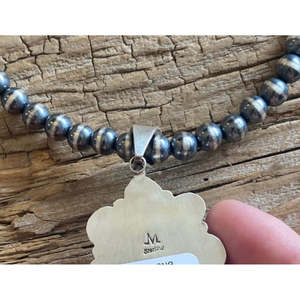 Pendentif en argent sterling fabriqué par des artisans Navajo avec incrustation de turquoise et d'huître barbelée dans un serti clos - Product Image 4