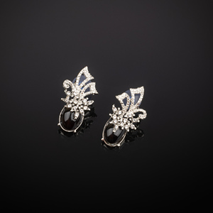 Boucles d'oreilles exclusives en perles faites à la main pour femmes et filles Bijoux de mode avec un style traditionnel coloré unique - Product Image 2