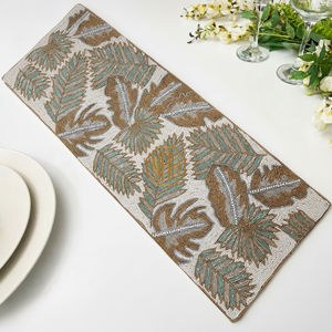 Chemin de table moderne fait main avec des perles florales, décoration brodée pour une salle à manger élégante et des ambiances festives - Product Image 6