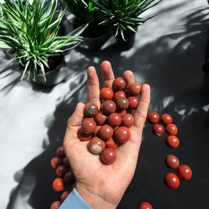 สินค้ามาใหม่ลูกคริสตัลทรงกลมขนาดเล็กสีแดงแจสเปอร์ธรรมชาติคุณภาพสูงลูกทรงกลมแกะสลักสไตล์ฮวงจุ้ยสำหรับตกแต่งรถบ้าน - Product Image 5