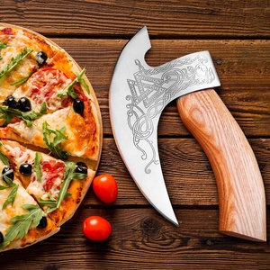Hache à pizza personnalisée en acier à haute teneur en carbone avec manche en bois de frêne et gaine en cuir fin Haches faites à la main Hache de cuisine Hache à viande - Product Image 1