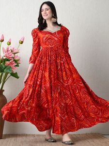 Ensemble Kurtis élégant pour femmes en rayonne lourde de créateur, détails de travail imprimés sur quatre côtés pour vêtements de festival. - Product Image 6