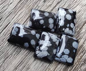 หินอัญมณีสีดำปรับเทียบสำหรับทำเครื่องประดับได้รับการรับรองจาก lavira IGI จากเกล็ดหิมะออบซิเดียนธรรมชาติ - Product Image 5