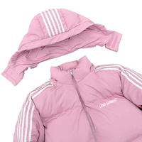 Veste d'hiver rembourrée rose personnalisée OEM avec capuche amovible, bande latérale sur la manche, cordon de serrage, manteau matelassé chaud pour homme