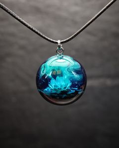 สร้อยคอนางฟ้าเรืองแสงทำด้วยมือทำด้วยมือทำจาก2024สำหรับผู้หญิงรูปเมฆฟ้าเข้มและเรซินประเพณีเรืองแสงสร้างสรรค์ - Product Image 2