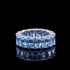 แหวนแต่งงานชุบโรเดียมเงินแท้ 925 พร้อมใบรับรอง GRA ประดับมรกตโมอิสซาไนต์ แหวนนิรันดร์ สำหรับดรอปชิป - Product Image 1