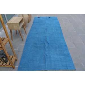 Alfombra Turca de 3.8x9.6 pies, Alfombra Vintage, Alfombra Ikat Azul y Blanca - Product Image 1