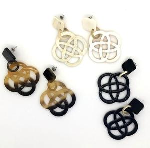 Boucles d'oreilles vintage en corne de buffle polie avec diamant et perle, motif animal ethnique religieux, forme d'épée, pendantes pour mariage et fête - Product Image 1