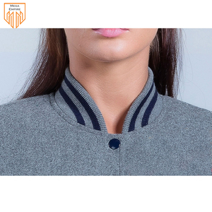 เสื้อแจ็คเก็ตวาร์ซิตี้ผู้หญิงคุณภาพสูง ระบายอากาศได้ดี กันน้ำ สีพื้น  ผ้าขนสัตว์ทั้งตัว  ตกแต่งด้วยหนัง  พร้อมบริการปักลายตามสั่ง - Product Image 6