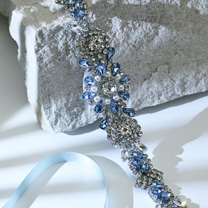 Cinturón de Novia Ajustable con Diamantes de Imitación Azul Claro, Hecho a Mano por Bridella, Accesorios de Novia para Fiesta de Bodas - Product Image 5
