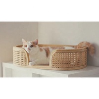 Lit chat en bois de haute qualité combiné rotin avec coussin confortable variété de couleurs OEM emballage personnalisé fait à la main du Vietnam