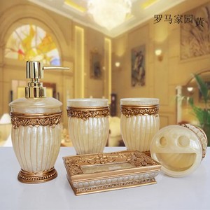 Ensemble d'accessoires de salle de bain modernes et personnalisés Belle boîte à savon en cristal et en laiton Bouteille de lotion, porte-brosse à dents, porte-savon - Product Image 2