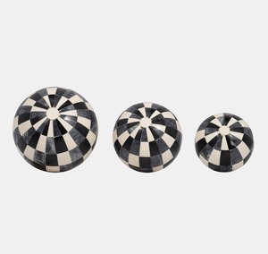 Boule décorative en résine avec incrustation, design traditionnel noir et blanc pour la décoration intérieure - Product Image 5