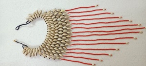 สร้อยคอเปลือกหอยทะเลคาวรี่แบบหลายชั้นสั่งทําพิเศษพร้อมเส้นลูกปัดแก้วเหมาะสําหรับร้านขายอุปกรณ์เสริมแฟชั่นเพื่อขายต่อ - Product Image 4