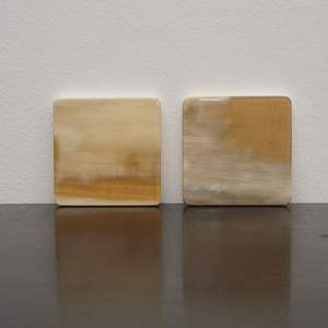 Posavasos de Cuerno Artesanal de la India, la Mejor Calidad, Color Natural, Forma Cuadrada, 4x4 Pulgadas, 10mm/8mm de Grosor, Estilo Moderno para el Hogar - Product Image 1