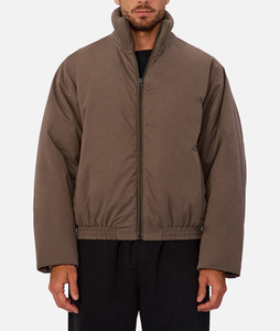 แจ็กเก็ตกันลมมีซิปสีน้ำตาลอมเทาของผู้ชายทรงพอดีตัวทันสมัยใหม่แจ็กเก็ตสไตล์เมืองคอตั้งอบอุ่นปรับแต่งโลโก้ได้ - Product Image 1