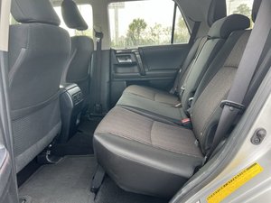 Toyota 4Runner TRD Off Road d'occasion propre 2024 - Product Image 6