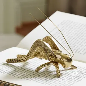 Escultura de Caballo de Metal Hecha a Mano, Moderna y de Lujo, Decoración para el Hogar, Alimentada por USB, Estilo Minimalista Popular 2025 de Zahid Exports - Product Image 3