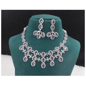 Conjunto de joyería de diseñador para mujer de calidad de exportación, collar de piedra AD de estilo clásico con acabado de circón DE LA India, hecho de latón - Product Image 1