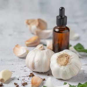 Huile essentielle d'ail en gros OEM, propriétés antimicrobiennes et antioxydantes pour les cosmétiques, la fabrication de savon, l'aromathérapie, approvisionnement en vrac - Product Image 1
