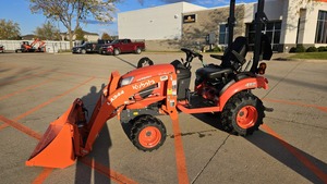 รถแทรกเตอร์ขนาดเล็ก Kubota BX2680 คุณภาพดีที่สุด ขับเคลื่อน 4 ล้อ เหมาะสำหรับตัดหญ้า ใช้งานได้หลากหลายในฟาร์มขนาดเล็ก อุปกรณ์ทนทาน ขายส่ง - Product Image 4