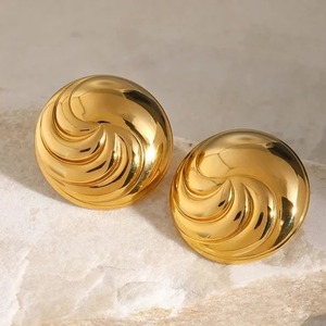 Pendientes de moda de la mejor calidad para mujer con diseño elegante, estilo ligero y cómodo - Product Image 1