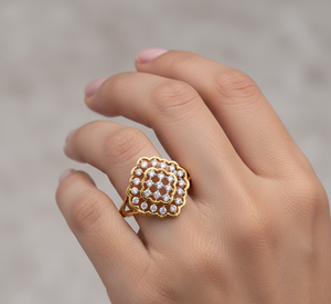 แหวนหมั้นทรงโคลเวอร์ขอบหยักสีทองสไตล์วินเทจสุดอินเทรนด์ - Product Image 5