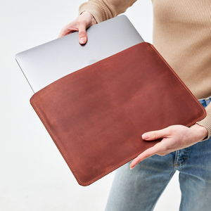 Housse pour ordinateur portable en cuir véritable, durable et élégante, étui de bureau classique fait à la main pour les modèles d'ordinateurs portables de 13, 14 et 15 pouces, LLS-0035 - Product Image 1