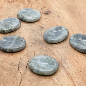 Pierres de méditation ovales en labradorite naturelle faites à la main pour la guérison et la méditation REIKI-KALA CULTURE Vente en gros - Product Image 4